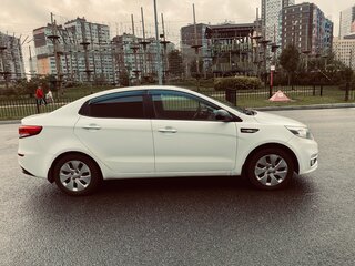 2016 Kia Rio III Рестайлинг, белый, 580000 рублей, вид 2