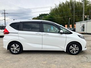 2021 Honda Freed II Рестайлинг, белый, 1190000 рублей, вид 3