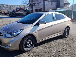 2011 Hyundai Solaris I, бежевый, 800000 рублей, вид 4