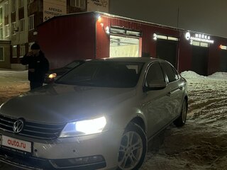 2011 Volkswagen Passat B7, серебристый, 900000 рублей, вид 1