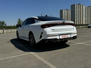 2021 Kia K5 III, белый, 2650000 рублей, вид 4