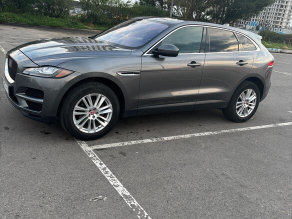 2018 Jaguar F-Pace I, серый, 2650000 рублей - вид 3