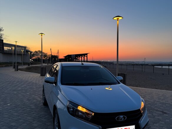 2018 Lada (ВАЗ) Vesta I, белый, 950000 рублей - вид 2