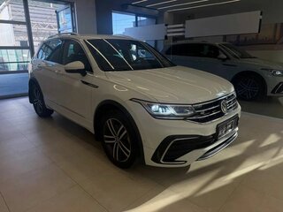 2020 Volkswagen Tiguan II Рестайлинг, белый, 3320000 рублей, вид 3