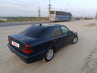 1999 Mercedes-Benz C-Класс 240 I (W202) Рестайлинг, синий, 450000 рублей, вид 3