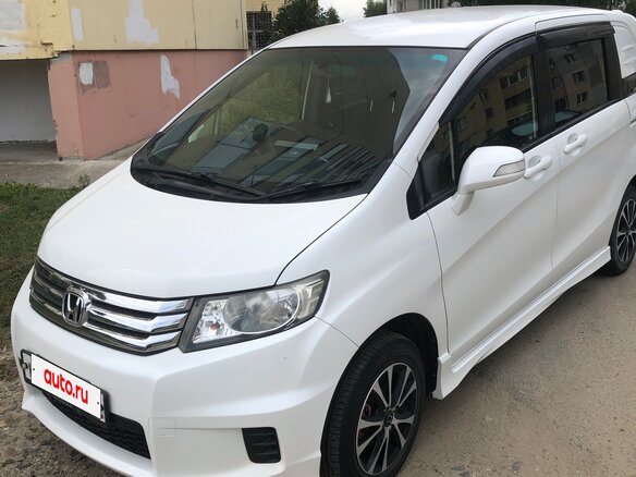2013 Honda Freed Spike I Рестайлинг, белый, 1050000 рублей