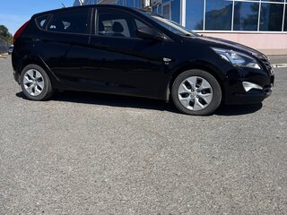 2015 Hyundai Solaris I Рестайлинг, чёрный, 950000 рублей, вид 2