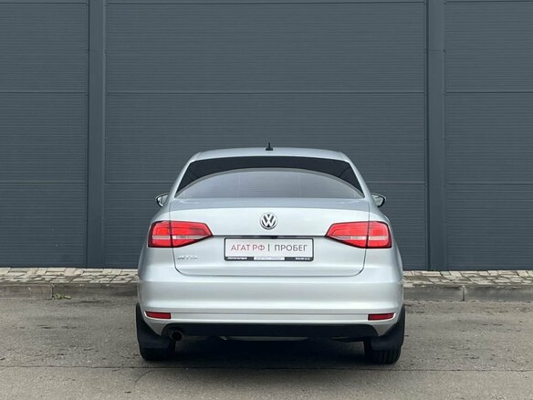 2015 Volkswagen Jetta VI Рестайлинг, серебристый, 1080000 рублей - вид 5