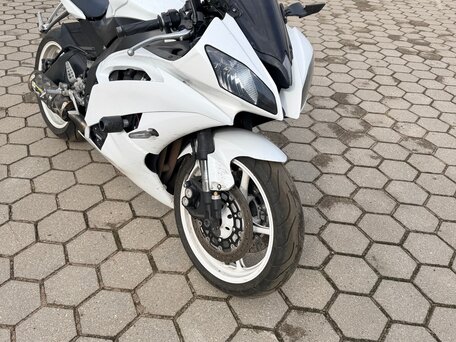 2011 Yamaha YZF-R6, белый, 700000 рублей, вид 3