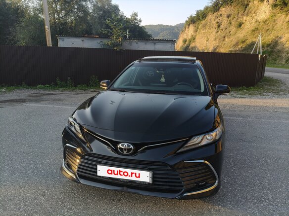 2023 Toyota Camry VIII (XV70) Рестайлинг, чёрный, 2825000 рублей - вид 2