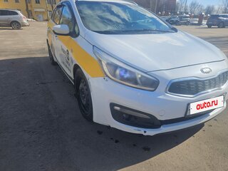 2017 Kia Ceed II Рестайлинг, белый, 820000 рублей, вид 2