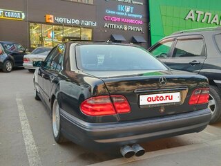 1998 Mercedes-Benz E-Класс 430 II (W210, S210), чёрный, 990000 рублей, вид 3