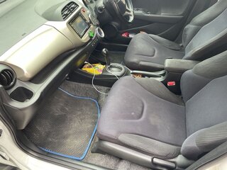 2010 Honda Fit Hybrid II, белый, 720000 рублей, вид 5