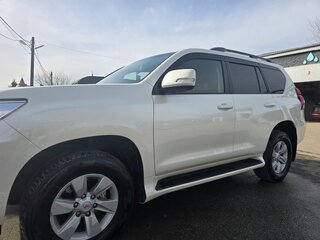 2021 Toyota Land Cruiser Prado 150 Series Рестайлинг 3, белый, 4900000 рублей, вид 4