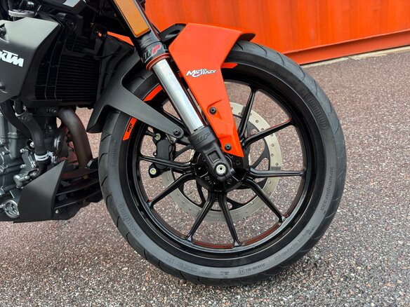 2023 KTM 250 Duke, чёрный, 399990 рублей - вид 8