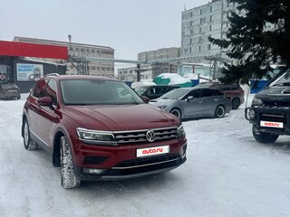 2018 Volkswagen Tiguan II, пурпурный, 2900000 рублей, вид 3