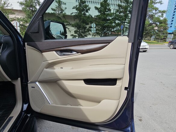 2018 Cadillac Escalade IV, синий, 6000000 рублей - вид 16