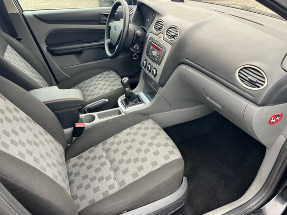 2010 Ford Focus II Рестайлинг, чёрный, 599000 рублей - вид 10