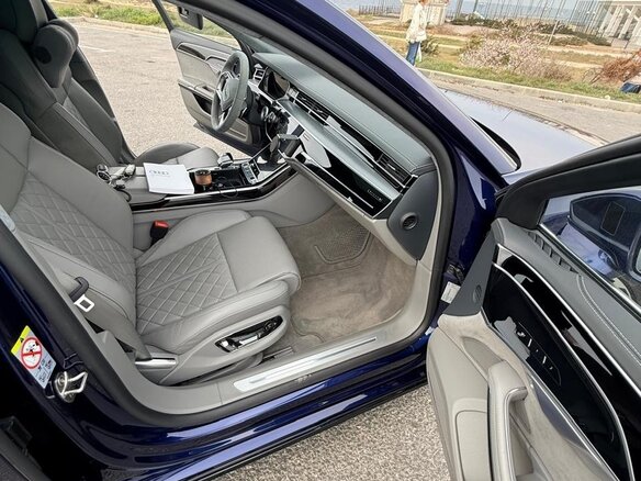 2021 Audi A8 60 TFSI e IV (D5), синий, 8230000 рублей - вид 30