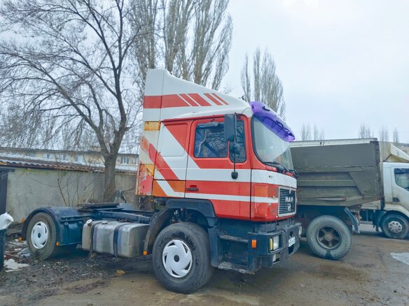 1995 MAN 19, красный, 420000 рублей - вид 1
