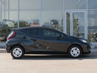 2022 Toyota Aqua II, чёрный, 1300000 рублей, вид 5
