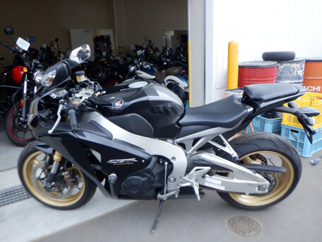 2010 Honda CBR 1000 RR/RA Fireblade, чёрный, 800000 рублей, вид 2