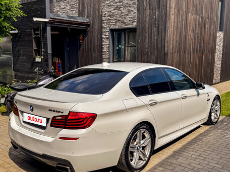2015 BMW 5 серии M550d xDrive VI (F10/F11/F07) Рестайлинг, белый, 3000000 рублей, вид 3