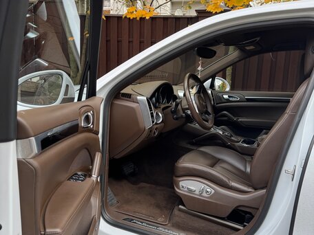 2017 Porsche Cayenne Diesel II Рестайлинг (958), белый, 4650000 рублей, вид 4