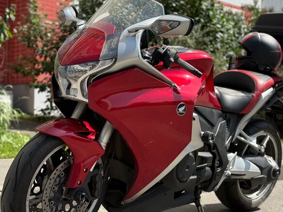 2010 Honda VFR 1200, пурпурный, 690000 рублей