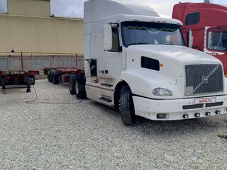 1999 Volvo VNL, белый, 3500000 рублей, вид 1