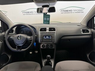 2016 Volkswagen Polo V Рестайлинг, коричневый, 1050000 рублей, вид 4
