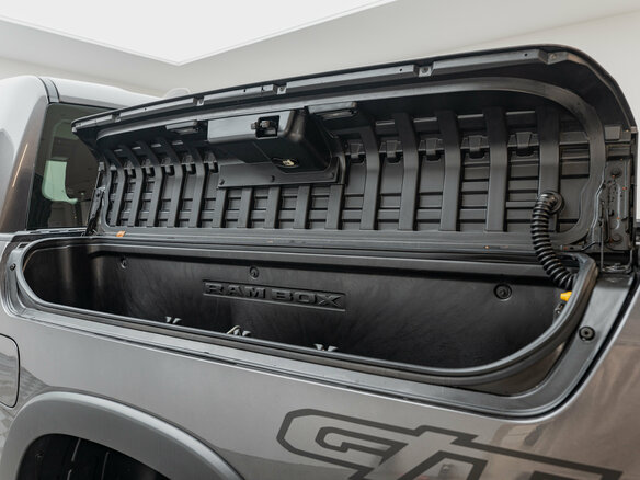 2024 Ram 1500 Crew Cab eTorque V, серый, 10990000 рублей - вид 9
