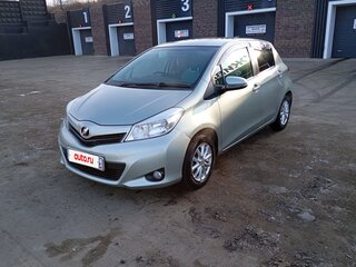 2011 Toyota Vitz III (XP130), серый, 680000 рублей, вид 3