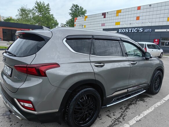 2019 Hyundai Santa Fe IV, серый, 2900000 рублей - вид 2
