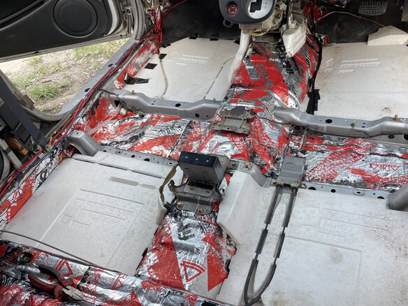 2001 Mitsubishi Airtrek I, серый, 820000 рублей - вид 17