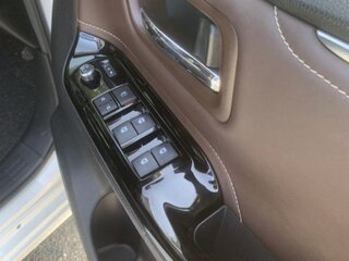 2017 Toyota Esquire I Рестайлинг, белый, 2160000 рублей, вид 2