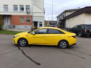 2020 Hyundai Avante VII, жёлтый, 1700000 рублей, вид 4