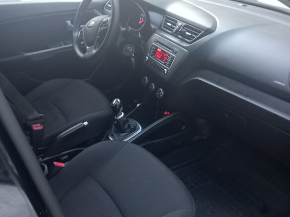 2016 Kia Rio III Рестайлинг, чёрный, 700000 рублей - вид 5