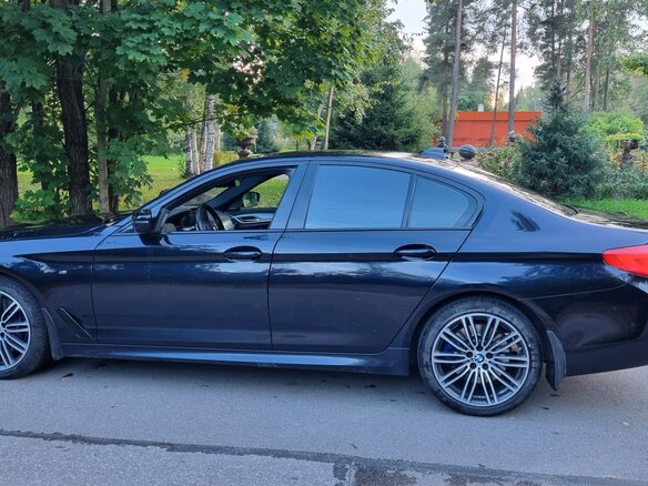 2018 BMW 5 серии 530i xDrive VII (G30/G31/G38), чёрный, 3120000 рублей - вид 4