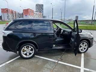 2014 Mitsubishi Outlander III Рестайлинг, чёрный, 1432016 рублей, вид 3