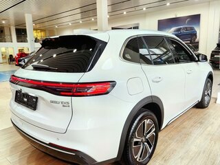 2026 Geely EX5 Гибрид EM-R, белый, 3829990 рублей, вид 4