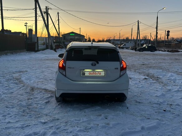 2015 Toyota Aqua I Рестайлинг, белый, 1050000 рублей - вид 6
