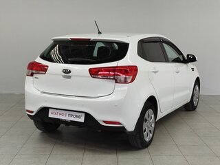 2016 Kia Rio III Рестайлинг, белый, 1035000 рублей, вид 5