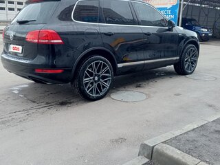 2014 Volkswagen Touareg II, чёрный, 2600000 рублей, вид 5