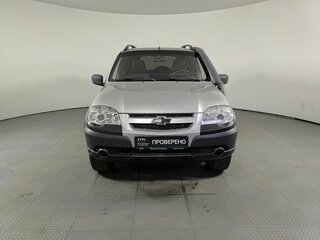 2015 Chevrolet Niva I Рестайлинг, серебристый, 529484 рублей, вид 2
