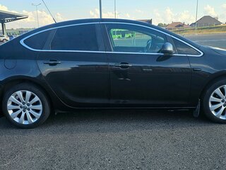 2014 Opel Astra J Рестайлинг, чёрный, 900000 рублей, вид 4