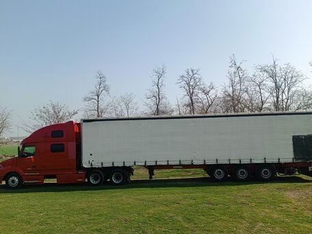 2002 Volvo VNL, красный, 4700000 рублей, вид 4