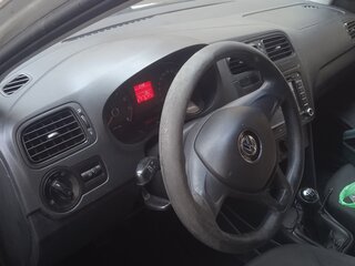 2015 Volkswagen Polo V Рестайлинг, белый, 400000 рублей, вид 5