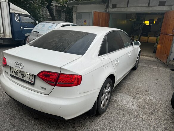 2010 Audi A4 IV (B8), белый, 1300000 рублей - вид 1
