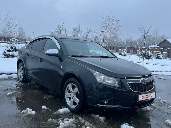 2011 Chevrolet Cruze I, чёрный, 700000 рублей - вид 1